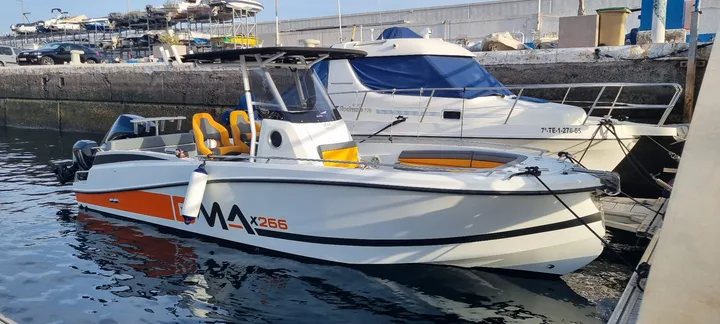 BMA X266 paaditšarter Tenerife, Eratšarter ja kalastusretked, 3 või 6 tundi Marina San Miguelist
