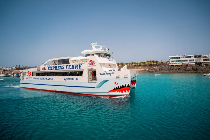 Ferry Lanzarote to Fuerteventura