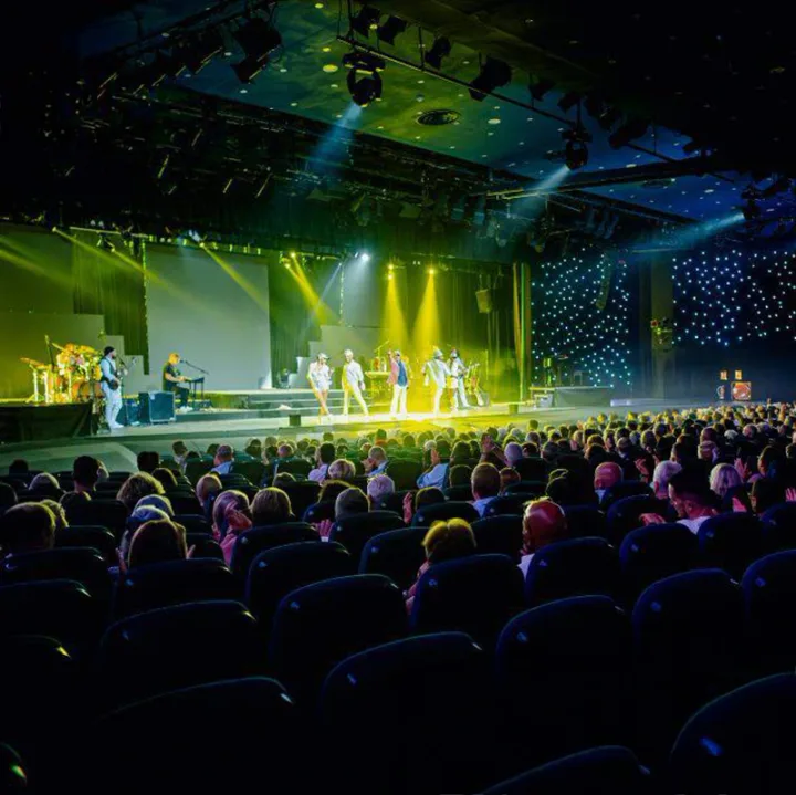 History: The Evolution of Music, Tenerife etendus
