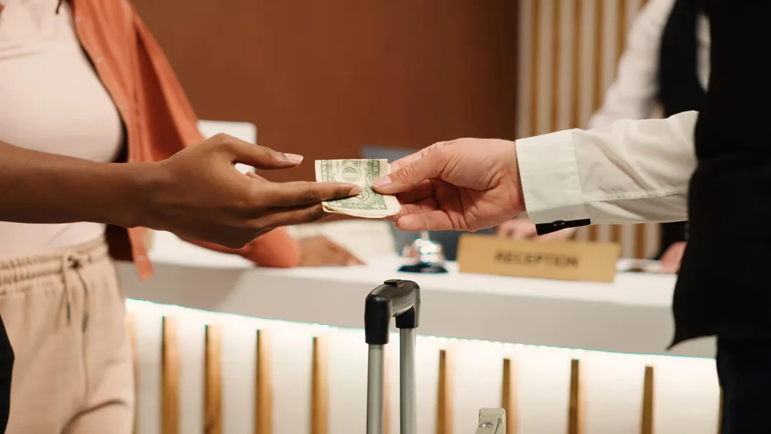Tipping in Tenerife: 2026 Tipping Guide