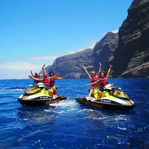Sporturi nautice în Tenerife: ce este disponibil și cum este fiecare