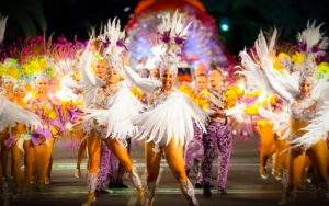 Il Carnevale di Santa Cruz: Un'esplosione di colori e di festa a Tenerife