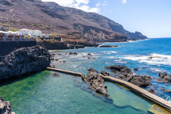 Nadar en las piscinas naturales de lava de Garachico's