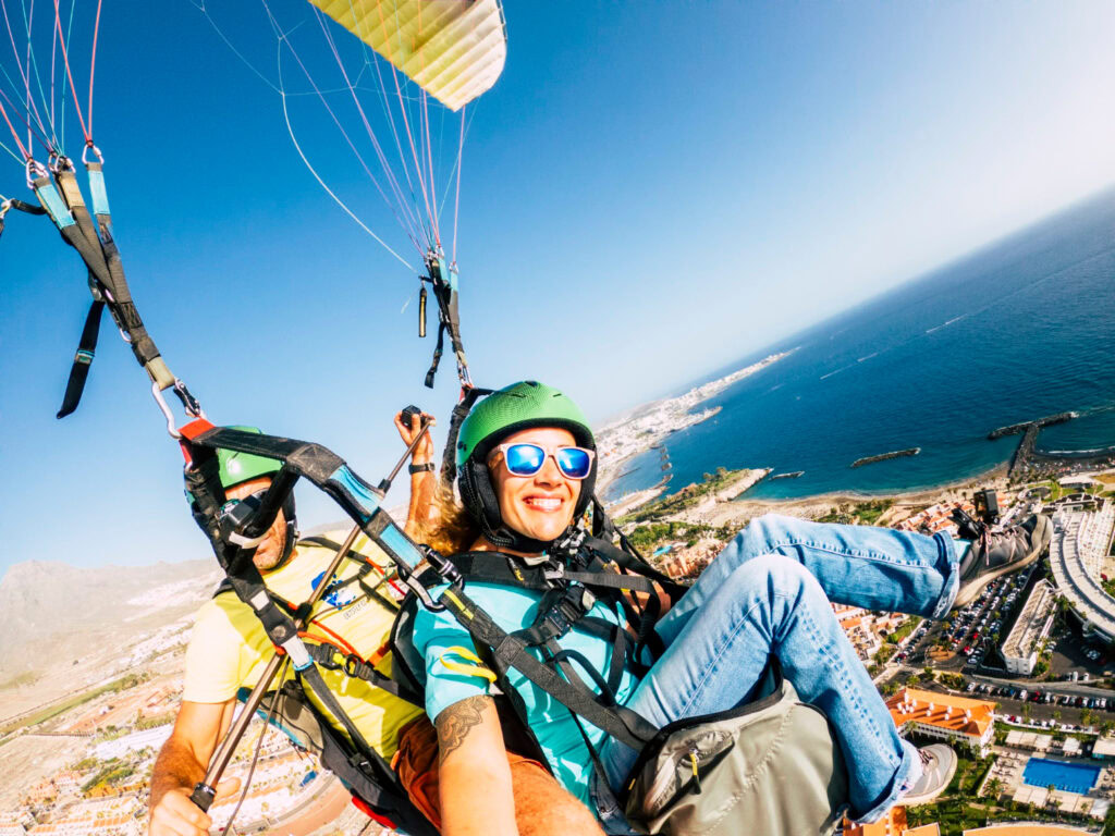 Zábava vo výškach: Lanovky a paragliding na juhu Tenerife